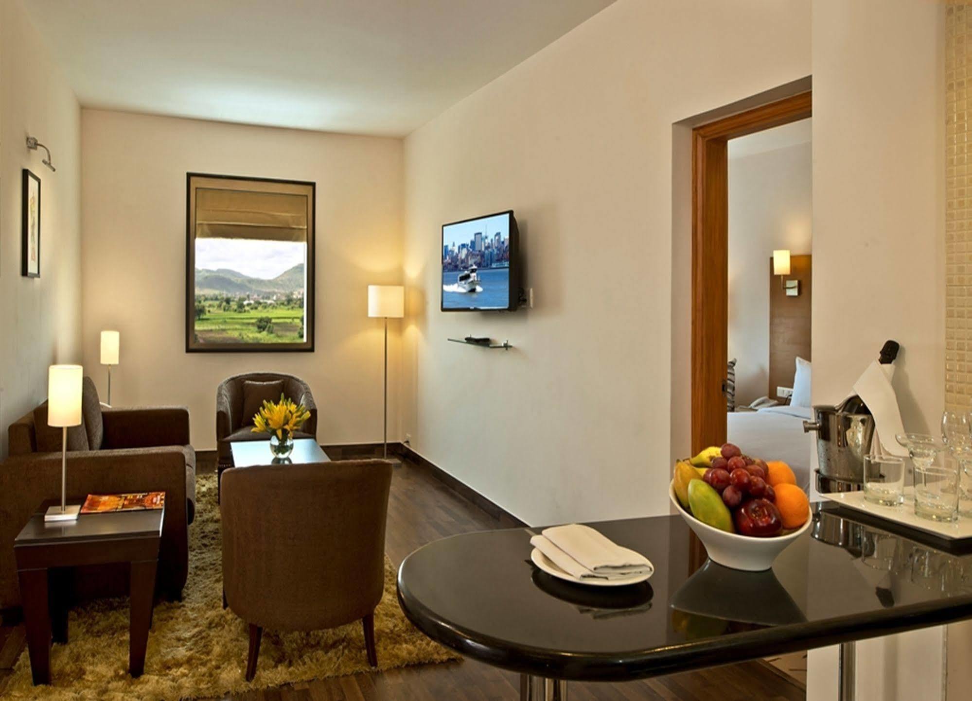Red Fox By Lemon Tree Hotels, Bhiwadi Экстерьер фото