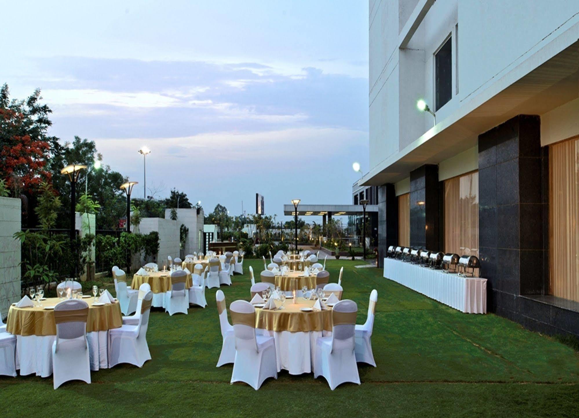Red Fox By Lemon Tree Hotels, Bhiwadi Экстерьер фото