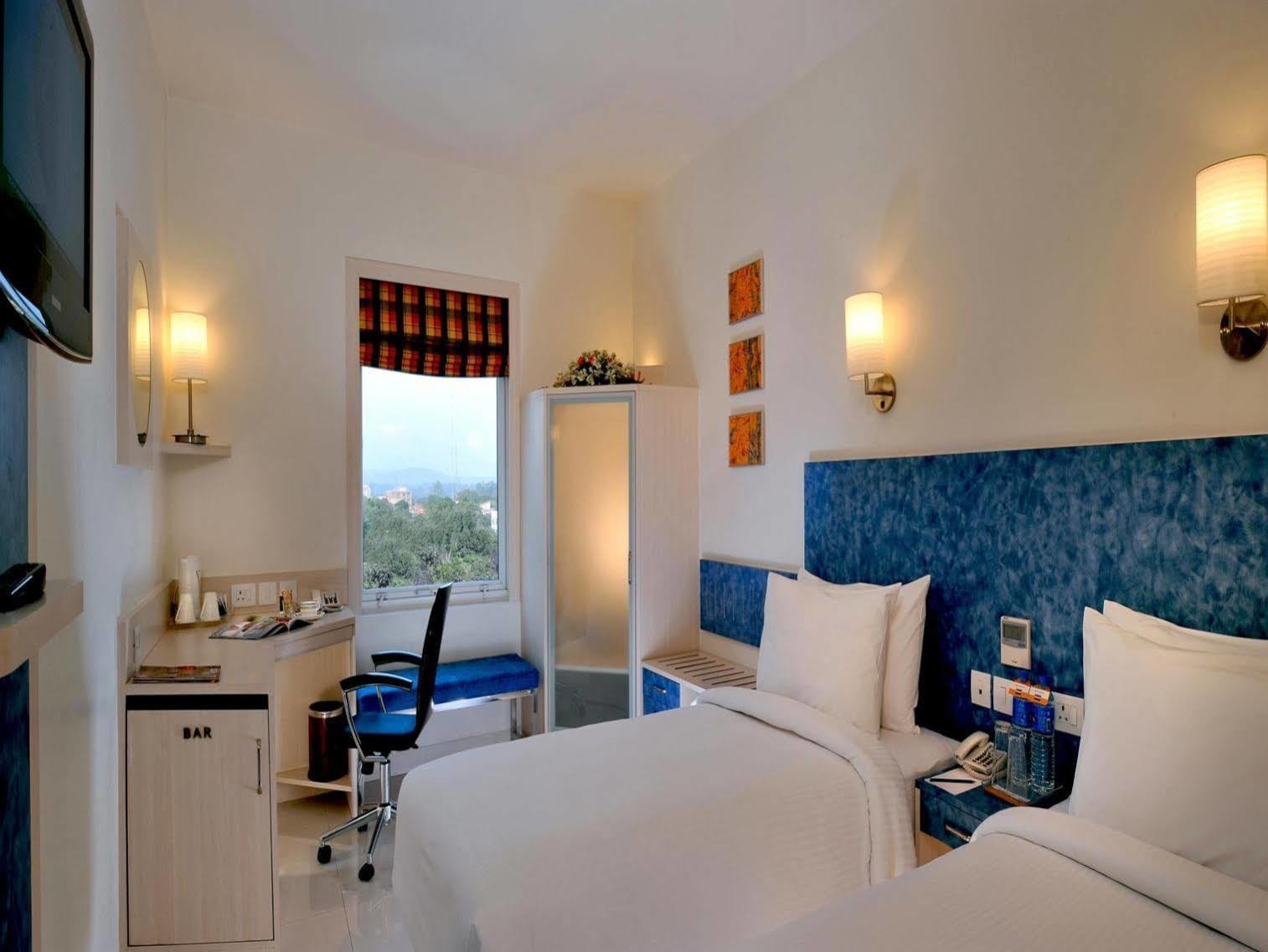 Red Fox By Lemon Tree Hotels, Bhiwadi Экстерьер фото
